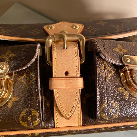 Louis Vuitton Hudson PM - Picture 6 of 16